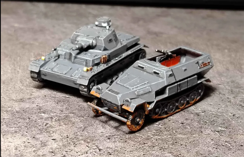 Models 1 to 100: “Pz. IV A” and “Sd.Kfz. 251”.