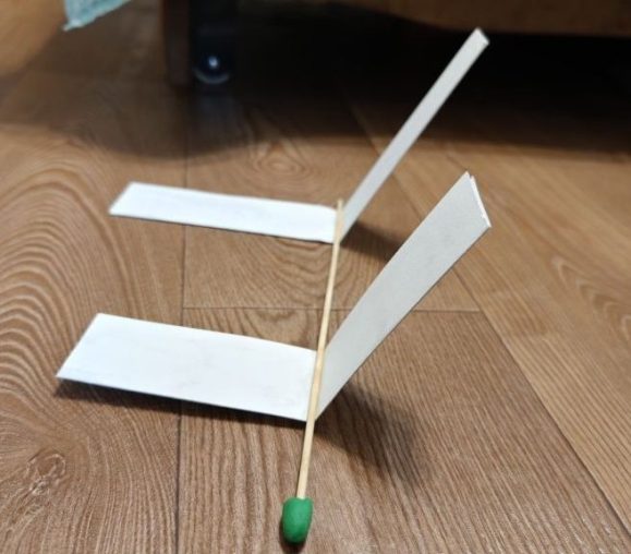 V-Figurative Airplane